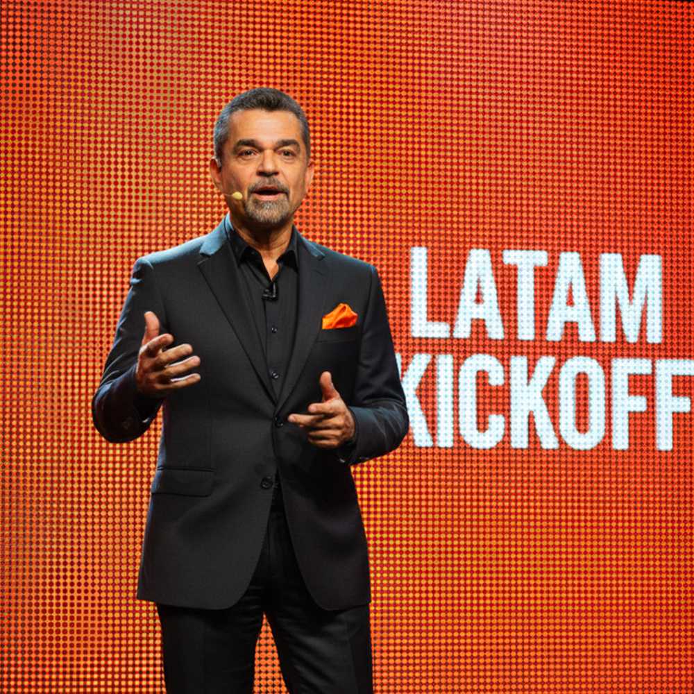 Kickoff corporativo en Latinoamérica facilitado por Ernesto Yturralde, alineando colaboradores y objetivos estratégicos